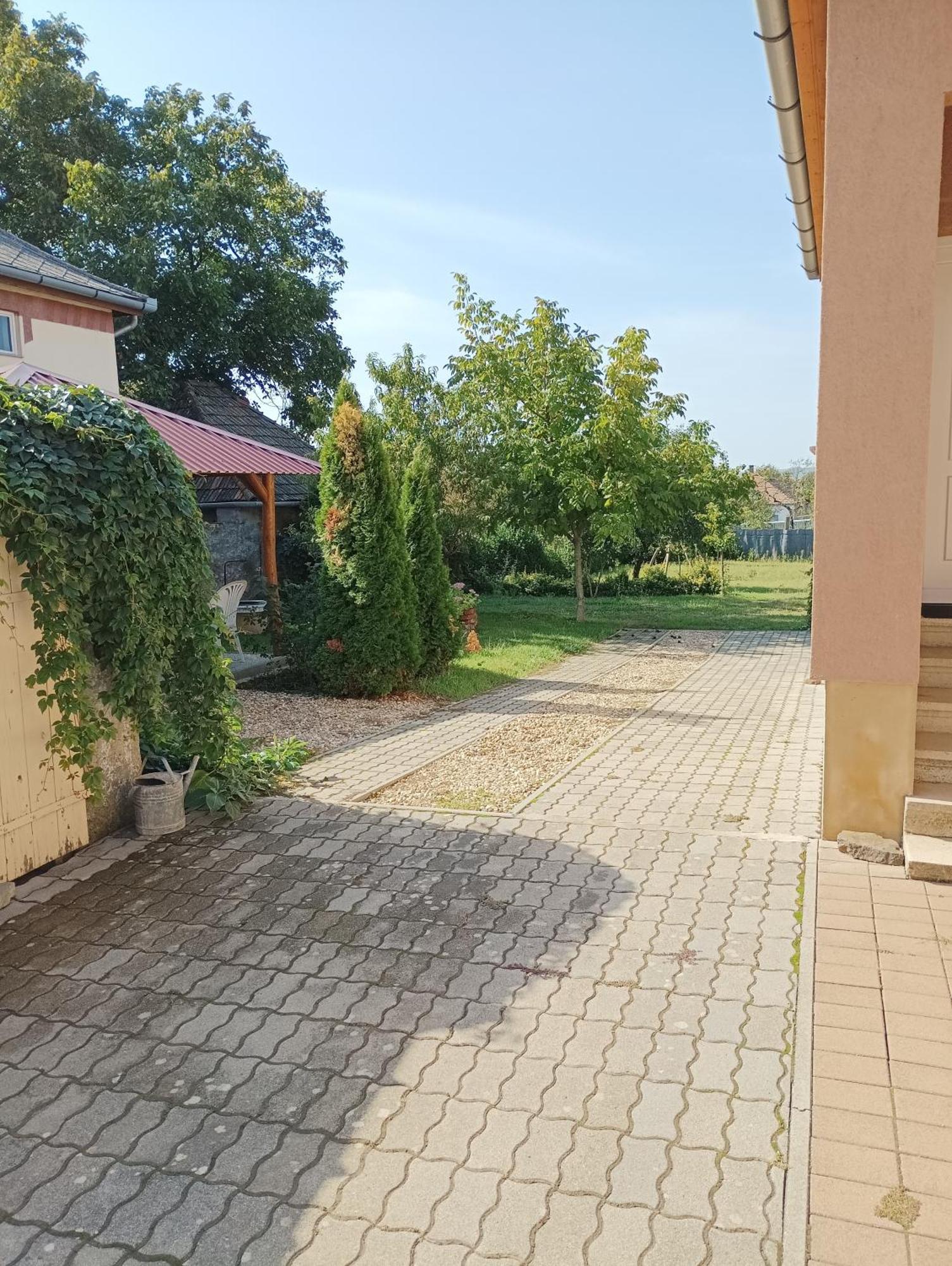 VerpelétBandi Vendeghaz公寓 外观 照片