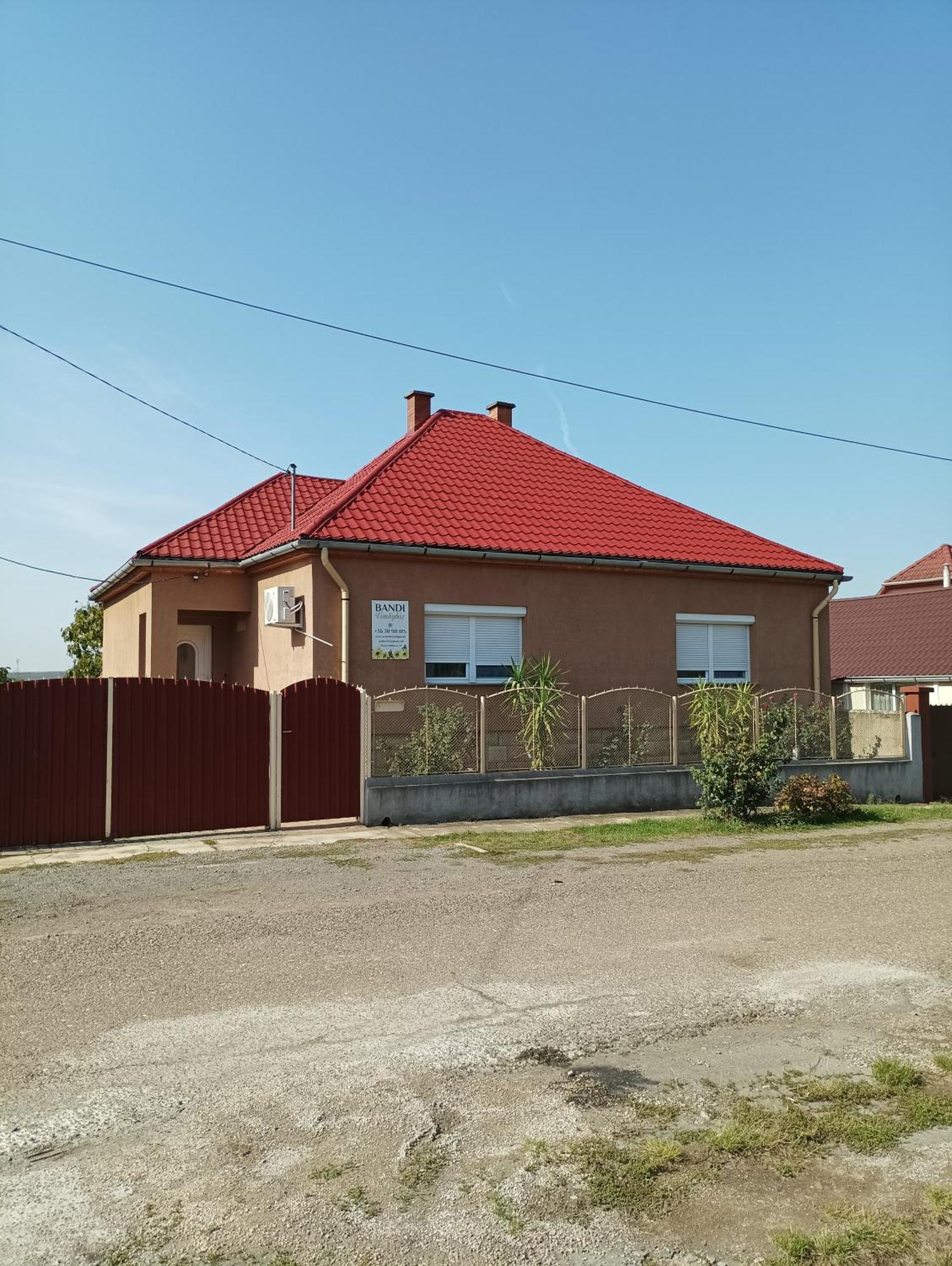 VerpelétBandi Vendeghaz公寓 外观 照片